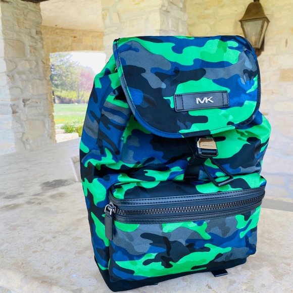 NWT Michael Kors camouflaged Kent field backpack - Picture 7 of 8